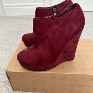 Suede Wedge Burgundy Size 7